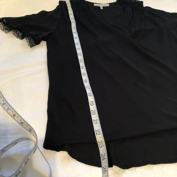 Heartloom XS Cold Shoulder Blouse - Picture 14 of 14